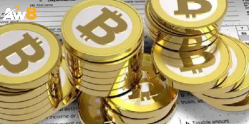 Những yếu tố nào giúp Silk Road trở thành trung tâm giao lưu tiền tệ?